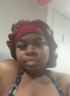 Chloe - escort in Kuwait Photo 2 of 2