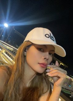 Chloe - escort in Makati City Photo 2 of 7