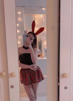 Chloe - escort in Makati City Photo 5 of 19