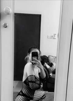 Chloe - escort in Makati City Photo 11 of 19