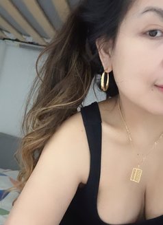 Chloe - escort in Manila Photo 3 of 4