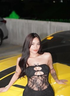 Chloe - escort in Singapore Photo 2 of 6