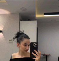 Chloé - escort in Paris
