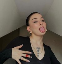 Chloé - escort in Paris