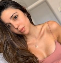 Chloé - escort in Paris