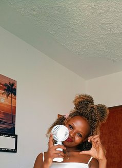 Chloe - escort in Nairobi Photo 8 of 15