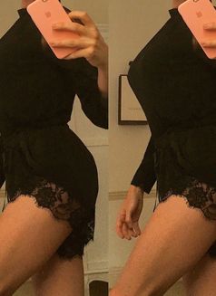 CHLOE TS (Pre Op) - Transsexual escort in London Photo 2 of 8