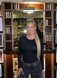 Chloe Mae - escort in Tokyo Photo 3 of 4