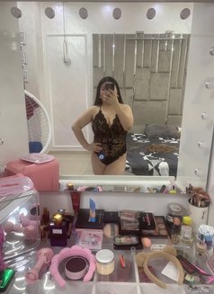 Chloe riming cim golden shower full - puta in Dubai Photo 8 of 8