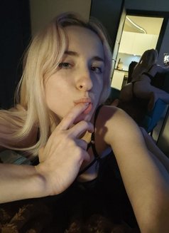 Chloe Sweet Poison - puta in Hong Kong Photo 1 of 6