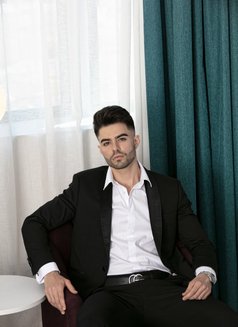 Christian Vip - Acompañantes masculino in Dubai Photo 1 of 10