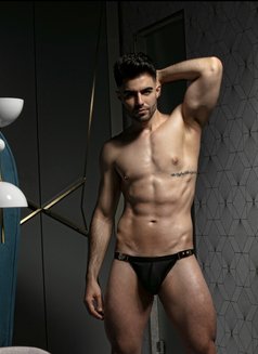 Christian Vip - Acompañantes masculino in Dubai Photo 3 of 10
