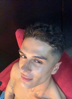 Chris - Male escort in İstanbul Photo 4 of 8