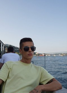 Chris - Male escort in İstanbul Photo 8 of 8
