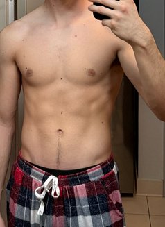 Chris, Boyfriend Experience - Acompañantes masculino in Al Manama Photo 1 of 6