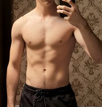 Chris, independent - Acompañantes masculino in Al Manama