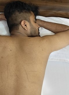 Chris - Male escort in Bangalore Photo 3 of 10