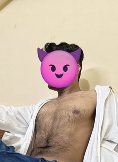 Chris - Male escort in Bangalore Photo 4 of 10
