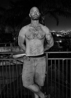 Chris & Mackenzi - Acompañantes masculino in Johannesburg Photo 3 of 5