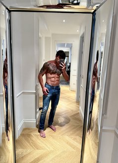 Chris Montana - Male escort in Paris Photo 16 of 30