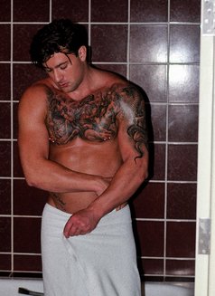 Chris Montana - Male escort in Paris Photo 19 of 30
