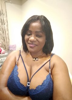 Christel - escort in Kuwait Photo 3 of 7