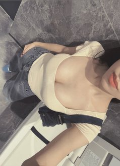 Christelle - Transsexual escort in Makati City Photo 3 of 4