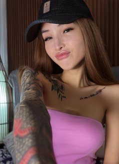 Christina - escort in Mumbai Photo 4 of 8