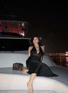 Christina High Class Vip - puta in Dubai Photo 10 of 14