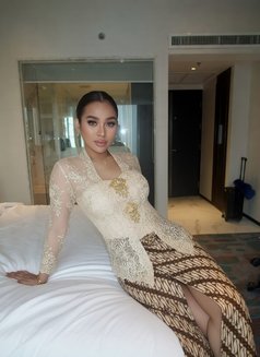 Christina - puta in Jakarta Photo 4 of 6