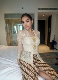 Christina - puta in Jakarta Photo 5 of 6