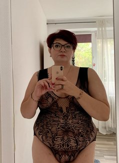 Christine - puta in Bucharest Photo 2 of 12