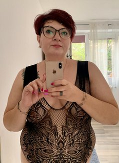 Christine - puta in Bucharest Photo 4 of 12