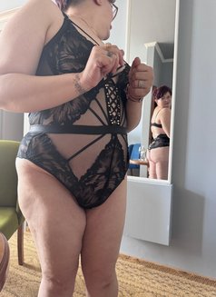 Christine - puta in Bucharest Photo 5 of 12