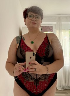 Christine - puta in Bucharest Photo 7 of 12