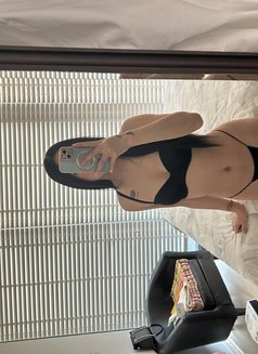 Christine - puta in Dubai Photo 4 of 4