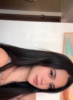 Christine - escort in Manila Photo 4 of 4