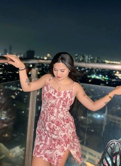 Christine - escort in Manila Photo 2 of 4
