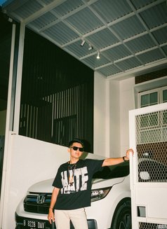 Christma - Male escort in Jakarta Photo 11 of 13