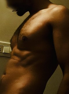 Christopher - masseur in Bangalore Photo 4 of 6