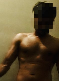 Christopher - masseur in Bangalore Photo 5 of 6