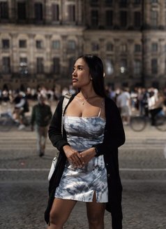 Christy - escort in Singapore Photo 1 of 8