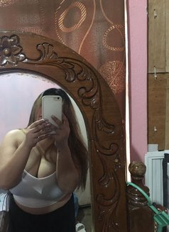 Chubby Girl - adult performer in Karāchi Photo 5 of 11