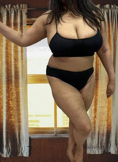 Chubby Girl - adult performer in Karāchi Photo 12 of 14