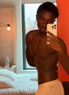 Chukz - Male escort in Al Manama Photo 4 of 7