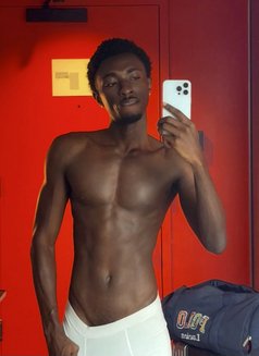 Chukz - Male escort in Al Manama Photo 6 of 7