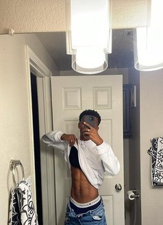 Chukz - Male escort in Al Manama Photo 2 of 3