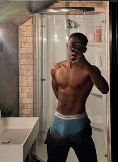 Chukz - Male escort in Al Manama Photo 3 of 3