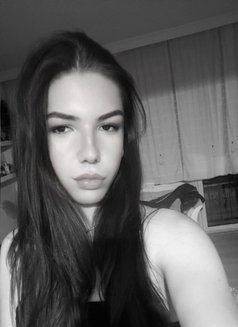 Ci̇ndy Dori̇s - Male escort in Dubai Photo 2 of 5