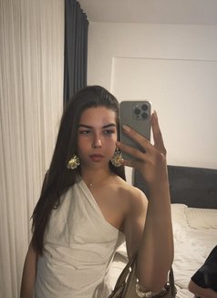 Ci̇ndy Dori̇s - Male escort in Dubai Photo 5 of 5